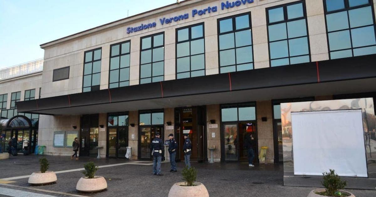 Verona, Maliano Aggredisce Poliziotti Con Un Coltello Alla Stazione ...