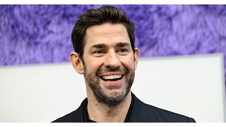 John Krasinski è l'uomo più sexy al mondo secondo People: Credevo fosse uno scherzo. Ora mia moglie Emily Blunt tappezzerà casa con la mia foto