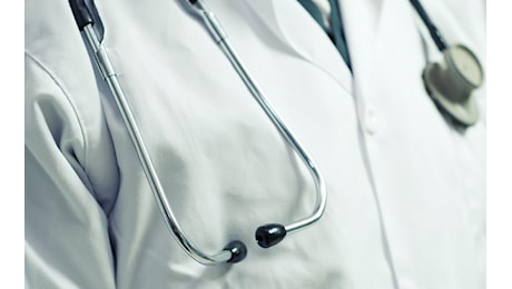 Abusa di dottoresse e infermiere, ai domiciliari un primario dell’ospedale di Piacenza