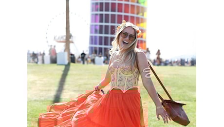 Coachella 2025: al via il festival tra musica e moda. Le foto dei look che dettano tendenza in bohémien style