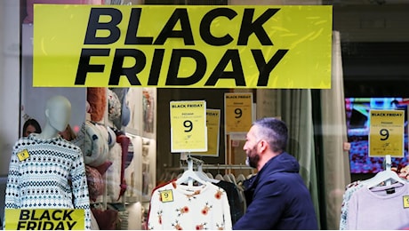 Promozioni, gli italiani prediligono i saldi. Black Friday, 1 su 4 spenderà meno