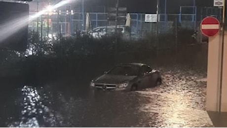 Maltempo a Pisa, strade allagate e disagi