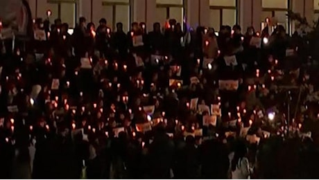 Seul: cori e proteste davanti alla sede del Parlamento