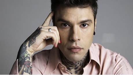 Fedez alla festa della Madonna di Reggio Calabria, lo stop dei parroci: “Che messaggio può dare ai nostri giovani?”