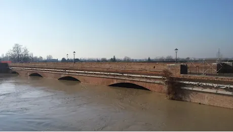 Emilia Romagna, ancora emergenza maltempo: il Secchia ha superato il record storico di piena a Ponte Bacchello (Modena)