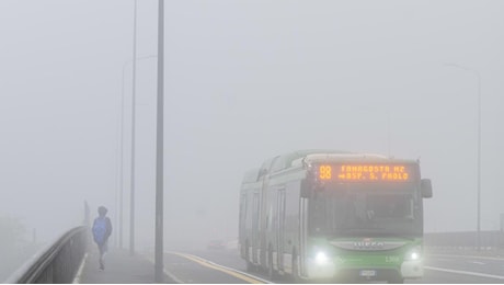 Meteo, previsioni di lunedì 4 novembre: nebbia fitta al mattino e dopo il tramonto nelle pianure del Nord, temperature sopra la media