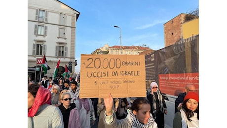 La vergogna del corteo Pro Pal a Milano: Applauso ai ragazzi di Amsterdam