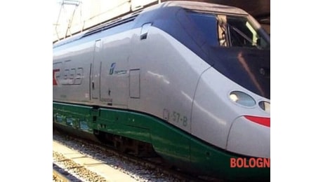 Esplosione in raffineria, treni fermi sulla Bologna - Firenze