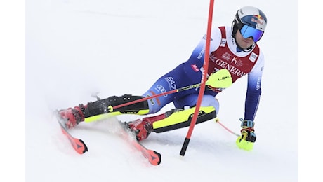 LIVE Sci alpino, Slalom Coppa del Mondo Madonna di Campiglio 2025 in DIRETTA: Vinatzer e gli azzurri cercano una svolta sulla mitica 3Tre