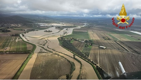 Maltempo, il fiume Cornia esce dagli argini