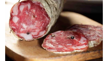 Salame richiamato dal commercio per rischio listeria: lotti e marchi interessati