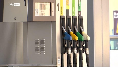 Accise, l'ipotesi di aumento per il diesel e il taglio per la benzina: come cambierà il prezzo del pieno