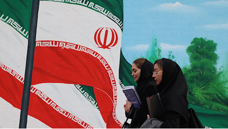 Iran, nuova legge sull’hijab: “Repressione e pena di morte per fermare il dissenso”