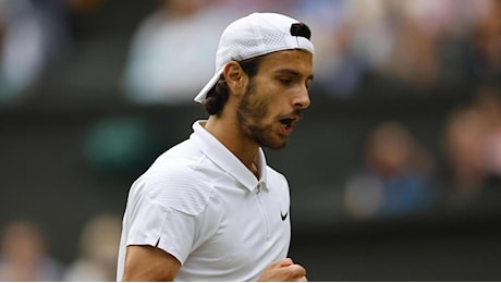 Lorenzo Musetti avanza ai quarti di finale del Bank of China Hong Kong Tennis Open