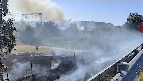 Incendio blocca i treni a Orvieto. L’Italia per ore divisa in due