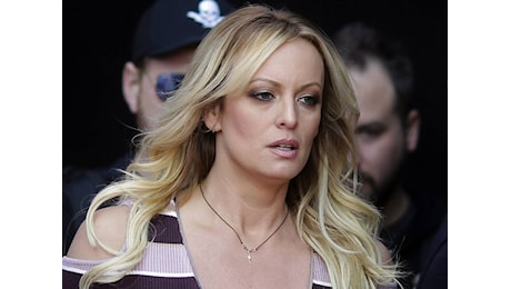 Sospensione negata. Domani la sentenza su Stormy Daniels