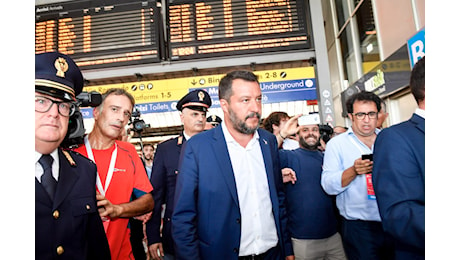 Disastro ferrovie: Salvini invece di assumersi mezza responsabilità se la prende con un operaio