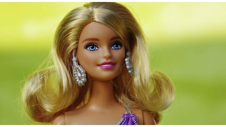 Dazi, Trump minaccia una tariffa del 100% su Barbie: «Se Mattel lascia gli Usa, niente più giocattoli qui»