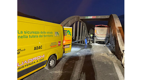 Camion si schianta sul Ponte del Passo: STANOTTE NON RIAPRE