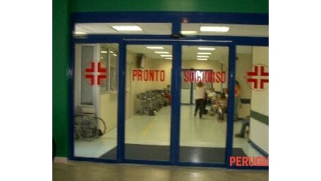 Notte di Natale a Perugia, trovato gravemente ferito in un vicolo: muore al Pronto Soccorso. Non si esclude l'ipotesi omicidio