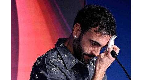 È morta la mamma di Marco Mengoni, lutto gravissimo per il cantante: l’annuncio social, che cosa aveva