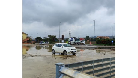 Allagamenti: chiusa Statale Adriatica Nord, ma situazione migliora a Senigallia