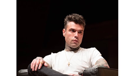 Mi hai donato le cose più belle che ho. Fedez si scusa con Chiara, lei lo snobba