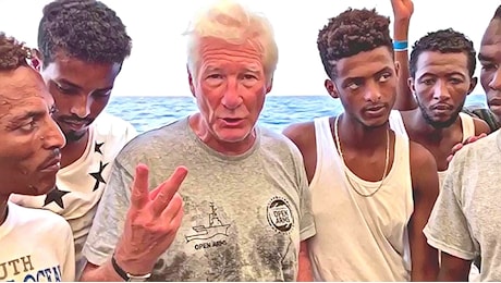 “Non governino i ricchi”: parla Richard Gere, che vuole imporci i migranti