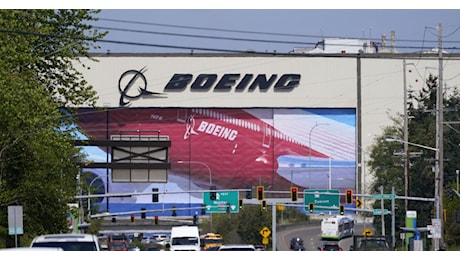 Boeing licenzia il 10% dei dipendenti: “Serve cambiamento strutturale, situazione difficile”