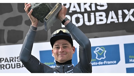Parigi-Roubaix fantastico tris di Van der Poel (come Moser)