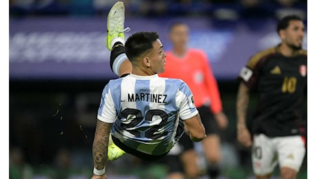 Inter, Lautaro raggiunge Maradona con l'Argentina: gol in mezza rovesciata VIDEO|Primapagina