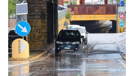 Allerta meteo rossa oggi in Lombardia, pioggia al Nord e Italia divisa