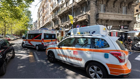 Roma, uomo trovato morto in strada: è precipitato dal quinto piano