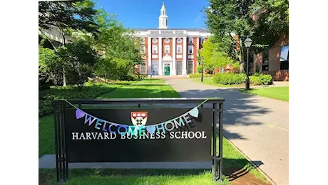 Usa, Trump congela 2,2 miliardi di finanziamenti all’università di Harvard