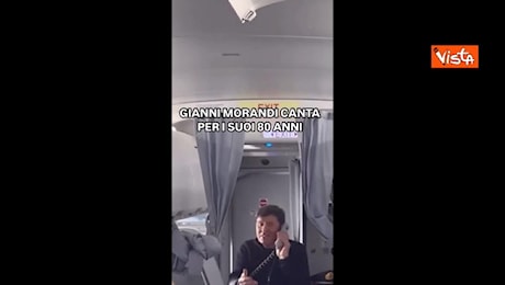 Gianni Morandi compie 80 anni? Grande festa in aereo