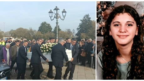 Eleonora Chinello, chiesa gremita per il funerale della 14enne travolta e uccisa mentre andava a scuola