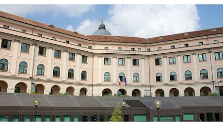 Sesso con le studentesse minorenni, giudizio immediato per un professore di Asti