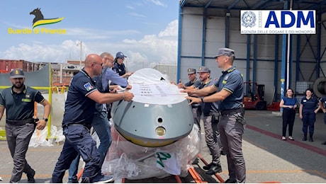 Al porto di Gioia Tauro (Reggio Calabria) beccati due enormi droni da guerra provenienti dalla Cina e diretti in Libia nascosti in container di pale eoliche | DETTAGLI
