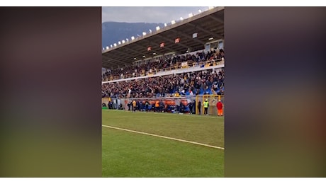 Romano Floriani Mussolini segna il primo gol in serie B: polemiche per il video dell’esultanza dei tifosi