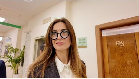 Camelia Mihailescu, moglie di Vannacci: «Mio marito è modesto e non è razzista, amo l'Italia ma ha perso dei valori»