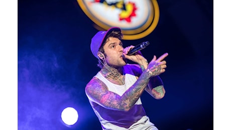 Fedez ricoverato d’urgenza durante un volo per la Puglia