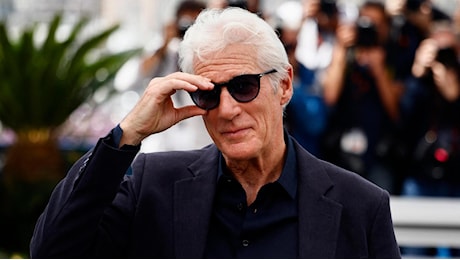 Richard Gere: “So della sentenza su Salvini e Open Arms ma difendo l’umanità e la compassione”