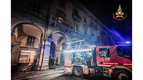 Incendio in una portineria nel centro di Torino, morta una donna