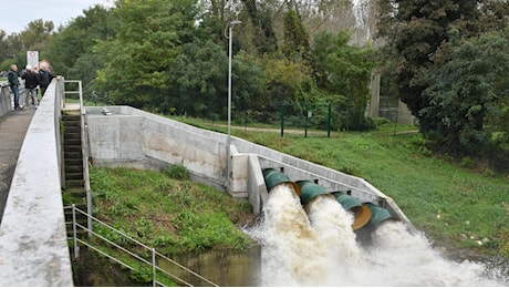 Ticino, l’onda di piena fa scattare le idrovore Ore d’ansia in Borgo