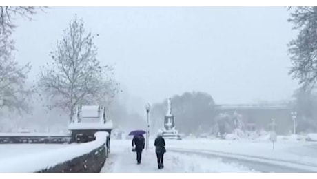 Tempesta di neve negli Usa, stato di emergenza sulla costa orientale - Video