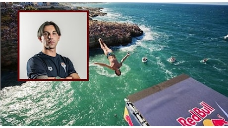 Red Bull Cliff Diving Polignano, atleta russo Nikita Fedotov atterra male e perde conoscenza dopo il tuffo