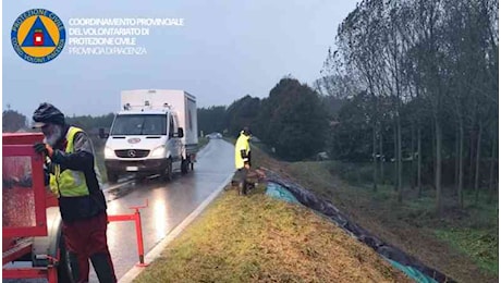 Piove da ore sul Piacentino: fiume Po osservato speciale. Protezione civile al lavoro a Mortizza – FOTO e AUDIO