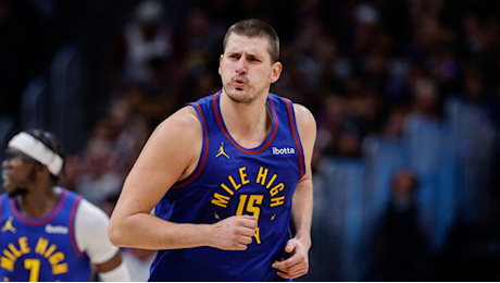 Nikola Jokic DOMINA ma Denver perde contro Washington, il serbo: Forse dobbiamo tagliare gli stipendi...