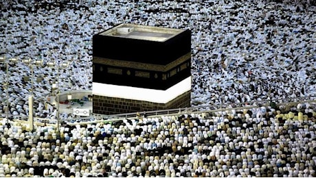 L’Arabia Saudita conferma: almeno 1.301 persone morte durante l’annuale pellegrinaggio alla Mecca