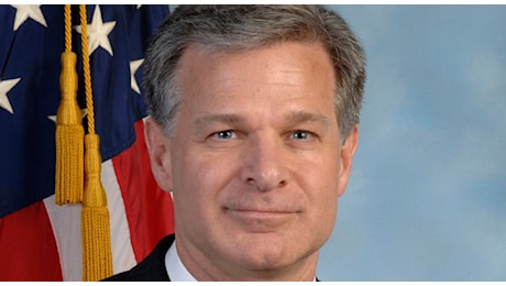 Fbi, si dimette il capo Chris Wray: Trump nominerà il fedelissimo Kash Patel al suo posto